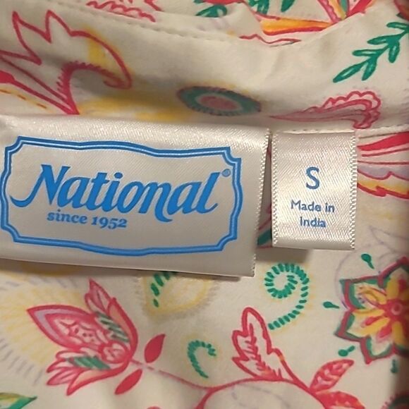 NWT FLORAL BUTTON-DOWN SIZE S - Picture 3 of 5